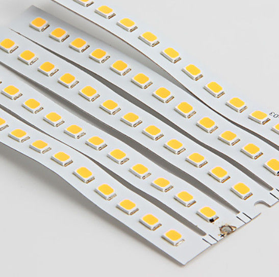 Aluminiumbasis Flexible PCBA voor tuinbouw LED-verlichting ondersteunt drie-kleur fototherapie faciliteit